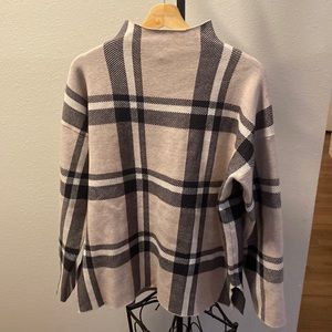 Beautiful Max Studio plaid sweater